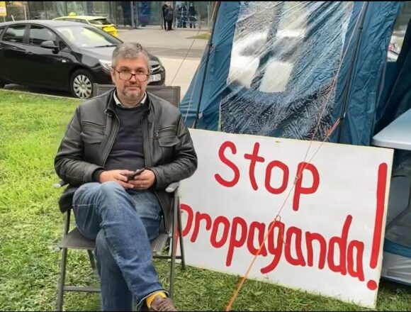 hadhazy akos stop propaganda Hadházy Ákos szerint a követ nem kérni kellene a NER-oligarcháktól