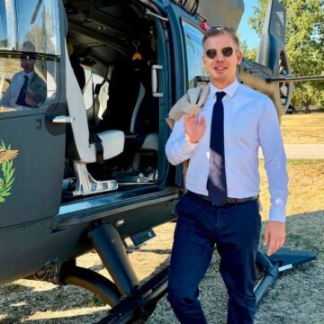 A mi helikopterezésünk jó helikopterezés. Fél óra egy helikopteren: így dől el a Duna sorsa
