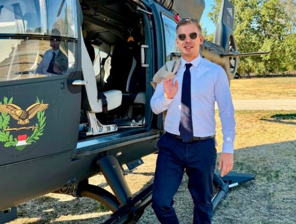 A mi helikopterezésünk jó helikopterezés. Fél óra egy helikopteren: így dől el a Duna sorsa