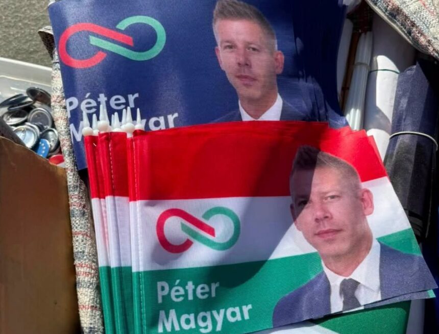 Magyar Péter arcképe a nemzeti zászlón: megint lesz mit kivágni